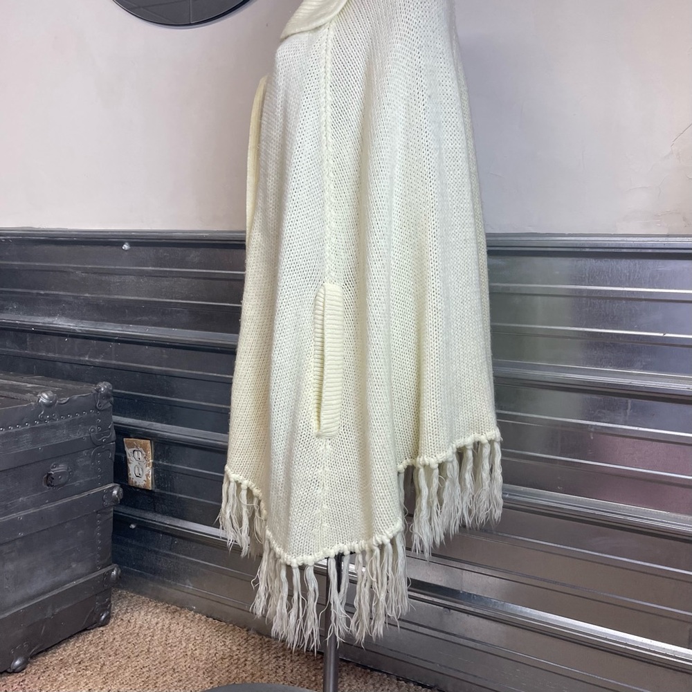 Vintage 1970s Cream Shawl Oversized Sweater Fringe Ivory Button Cardigan - Picture 8 of 12